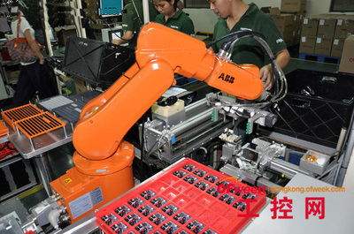 中国机器人产业群10年后将达万亿规模 赶超国际先进并不久远